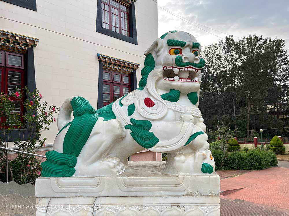 Statue of Lion Tibetan Style